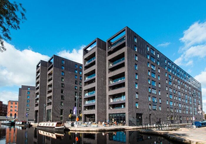 2 Bedroom Apartment To Rent In Flat Sawmill Court, Murray Street, Manchester, Greater Manchester, M4