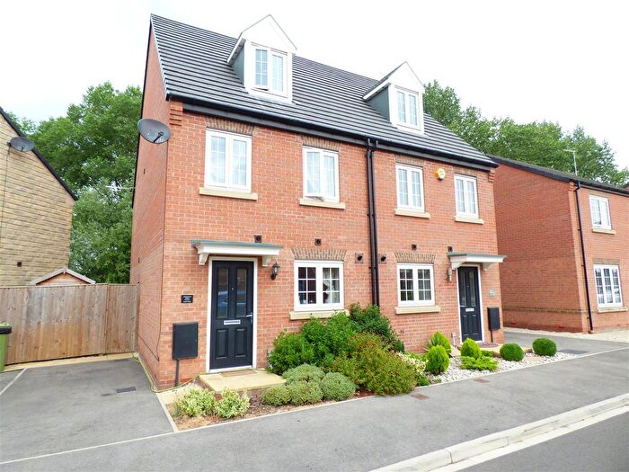 3 Bedroom End Of Terrace House To Rent In Blenhiem Way, Castleford, WF10