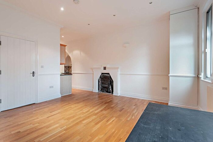 1 Bedroom Flat For Sale In Hatch Lane, Windsor, SL4