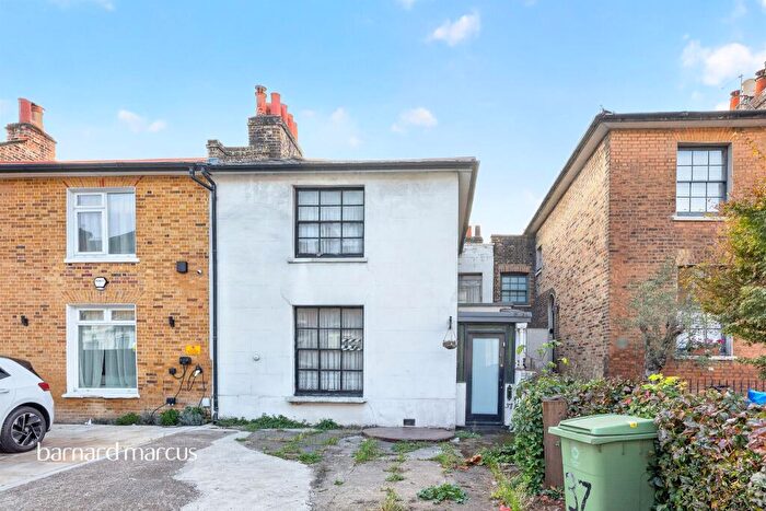 3 Bedroom Semi-Detached House For Sale In Penrose Street, London, SE17