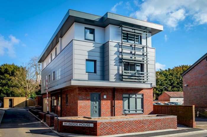 1 Bedroom Flat To Rent In Cantelupe Road, East Grinstead, RH19