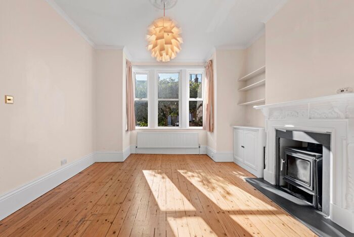 5 Bedroom Semi-detached House To Rent In Barrington Road, London, N8
