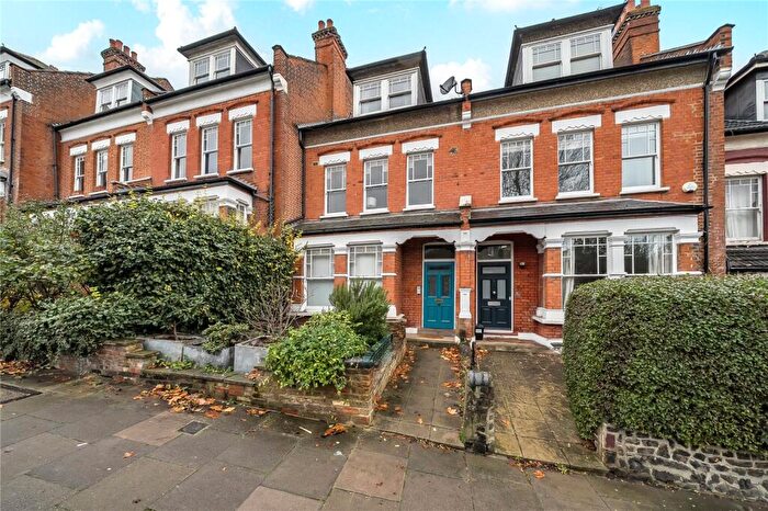 2 Bedroom Apartment For Sale In Hillfield Avenue, Crouch End, N8