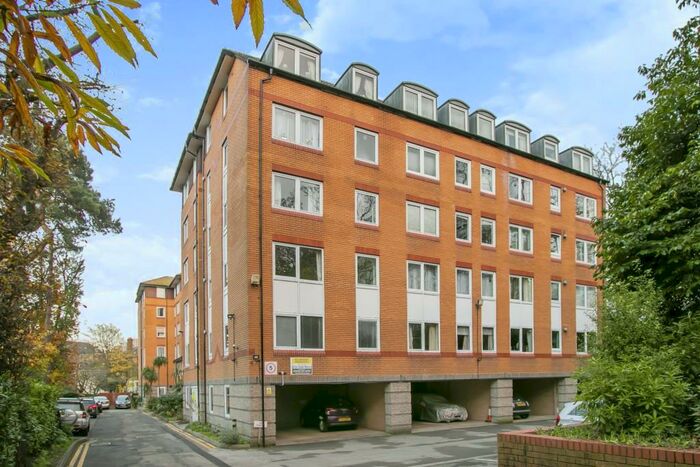 1 Bedroom Flat To Rent In St. Peters Road, BH1