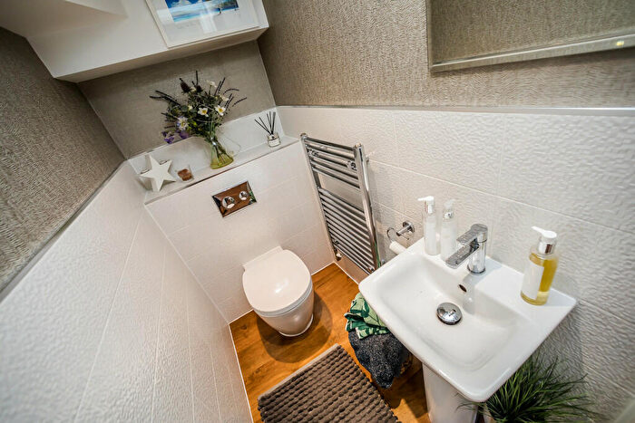 4 Bedroom Detached House For Sale In St. Johns View, Northowram, Halifax, HX3