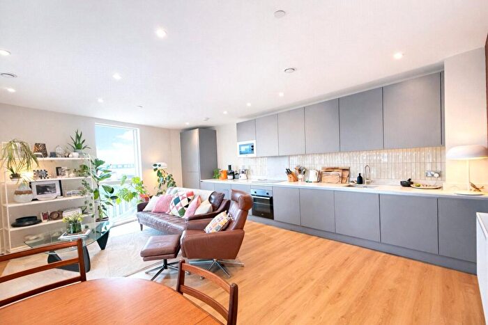 2 Bedroom Flat For Sale In Creekside, London, SE8