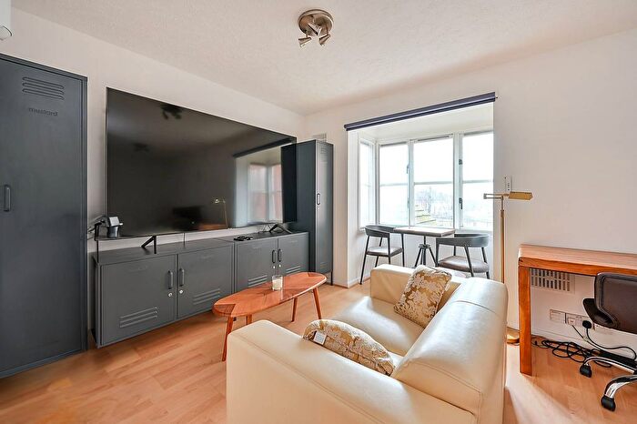 1 Bedroom Flat For Sale In Anderson Close, Acton, London, W3