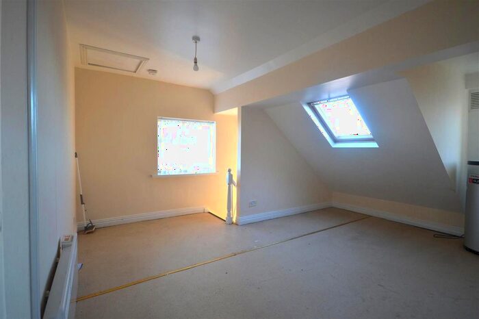 2 Bedroom Flat To Rent In The Square, Castleford, WF10