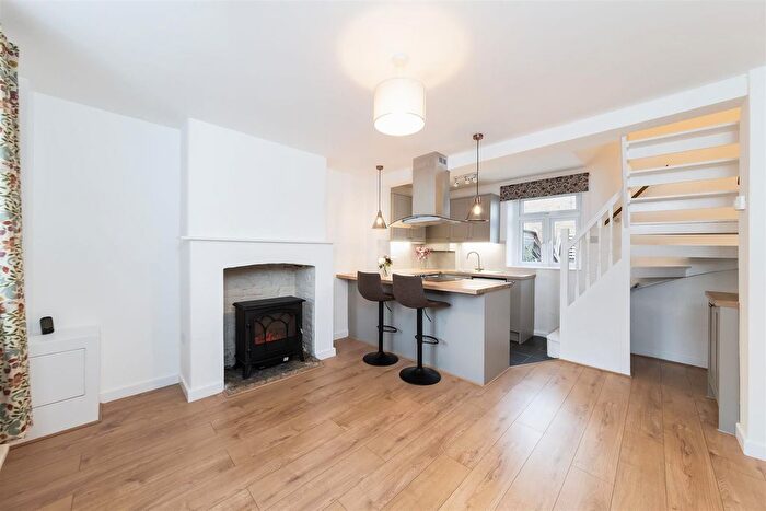 2 Bedroom Cottage To Rent In High Street, Kidlington, OX5