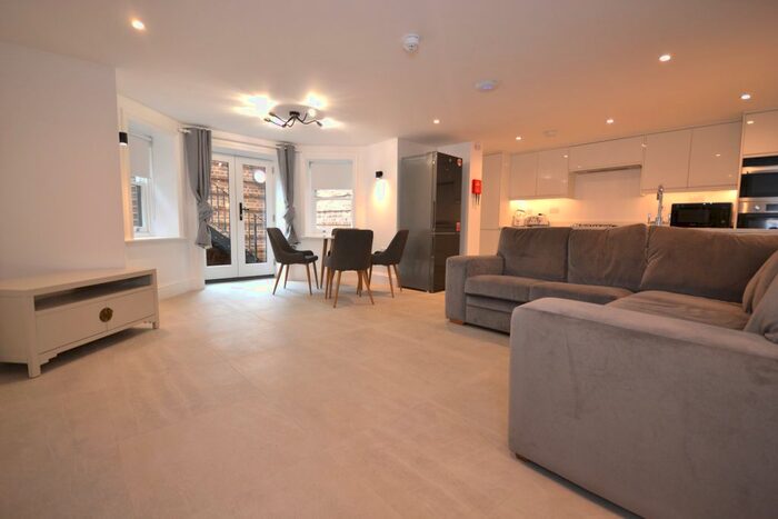 1 Bedroom Flat To Rent In Southcote Road, Reading, Berkshire, RG30