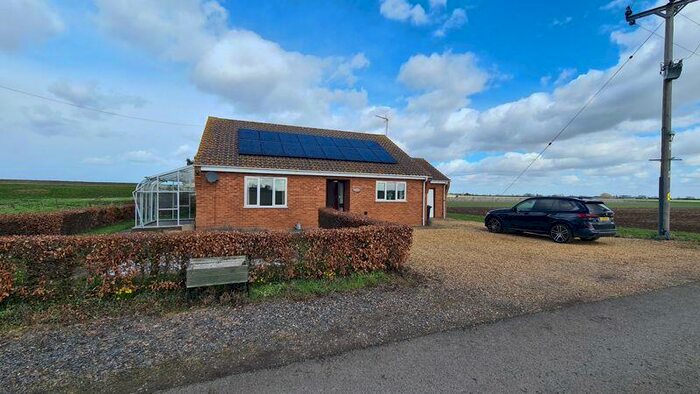 3 Bedroom Bungalow To Rent In Decoy Road, Newborough, PE6