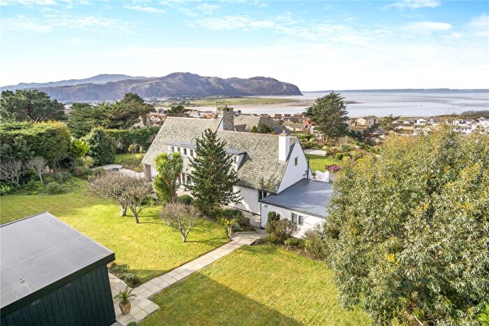3 Bedroom Detached House For Sale In Gannock Park West, Deganwy, LL31