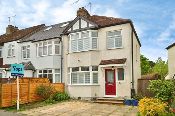3 Bedroom End Of Terrace House For Sale In Laurel Avenue, Potters Bar, EN6