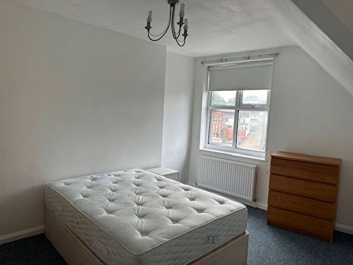 4 Bedroom Flat To Rent In Finchley Lane, London, NW4