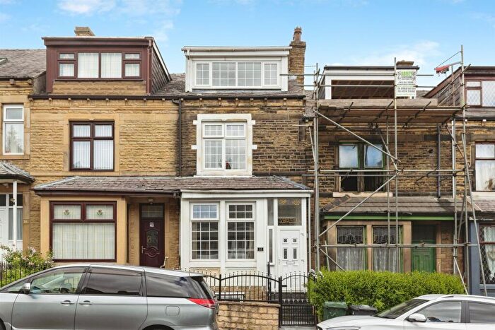 4 Bedroom Terraced House For Sale In Duckworth Grove, Bradford, BD9