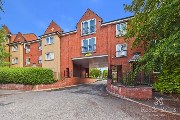 2 Bedroom Apartment For Sale In Whiteoak Road, Manchester, Greater Manchester, M14