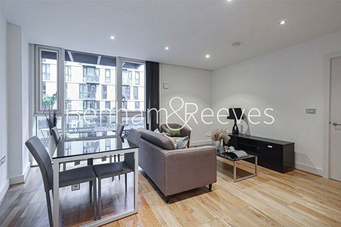 2 Bedroom Flat To Rent In Times Square, London, E1