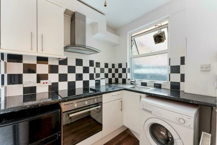 Apartment To Rent In Fonthill Road, Finsbury Park, Islington, N4