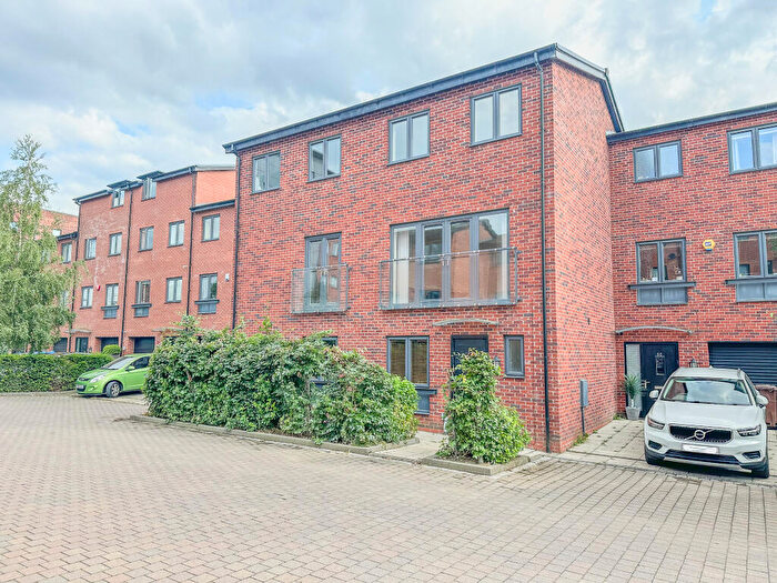 4 Bedroom End Of Terrace House To Rent In Cable Place, Hunslet, Leeds, LS10