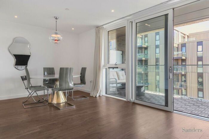 2 Bedroom Flat To Rent In Coster Avenue, Hackney, London, N4