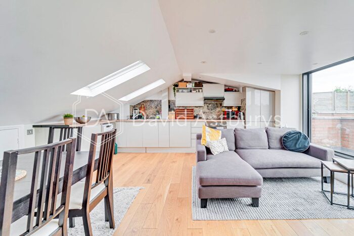 2 Bedroom Flat To Rent In Hillfield Park Mews, Muswell Hill, London, N10