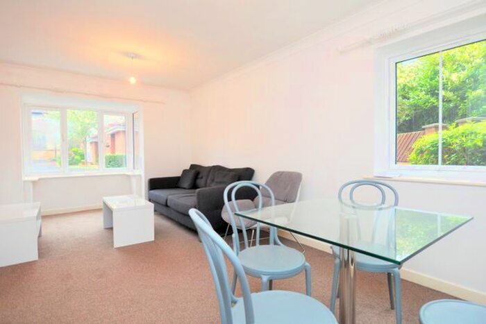 2 Bedroom Flat To Rent In Jesmond Place, Jesmond, Newcastle Upon Tyne, NE2