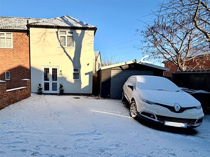 3 Bedroom Semi-Detached House For Sale In Stot Fold Road, Birmingham, West Midlands, B14