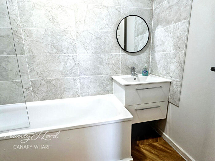 1 Bedroom Apartment To Rent In Abbott Road, London, E14