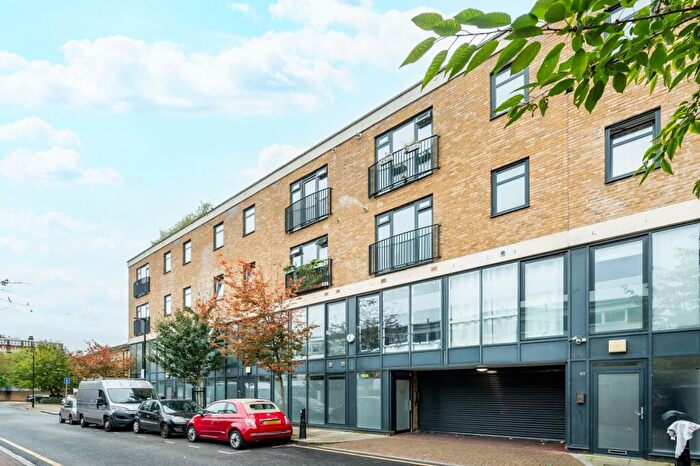 2 Bedroom Flat To Rent In Bacon Street, Shoreditch, London, E2