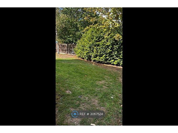 2 Bedroom Flat To Rent In Natasha Court, Romford, RM3
