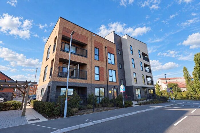 2 Bedroom Flat For Sale In Whiting Avenue, Greenhithe, DA9