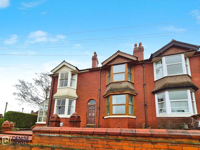 3 Bedroom Town House For Sale In North Cliffe, Leek, Staffordshire, ST13