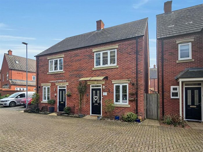 3 Bedroom Semi Detached House For Sale In Attika Close, Newport Pagnell, MK16