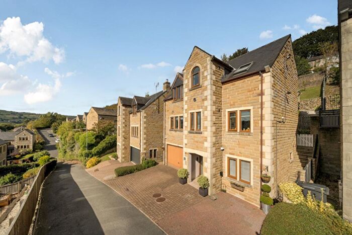 4 Bedroom Detached House For Sale In The Meadows, Sowerby Bridge, HX6