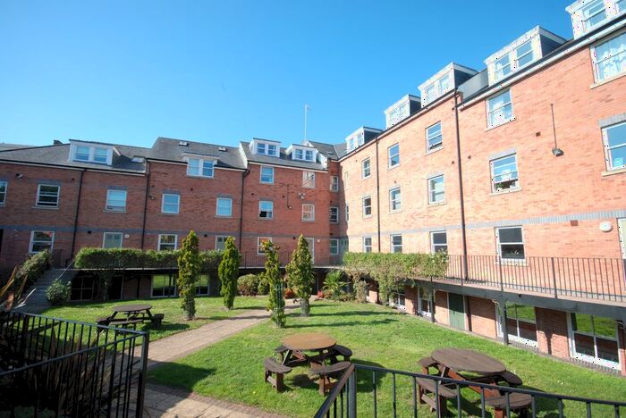 4 Bedroom Flat To Rent In Chapel Cross, Chapel Street, Leamington Spa, Warwickshire, CV31