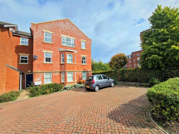 2 Bedroom Flat To Rent In Gardeners Place, Canterbury, CT4