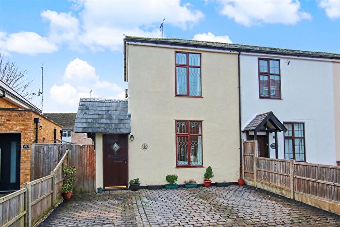 3 Bedroom Semi Detached House For Sale In Oak Road, Leatherhead, KT22