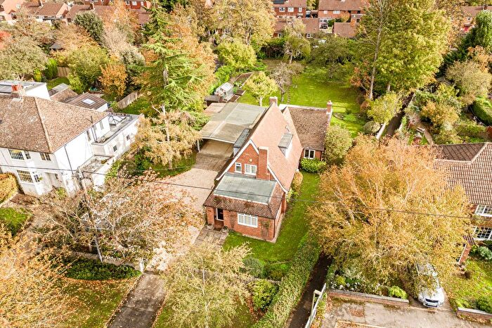 4 Bedroom Detached House For Sale In The Avenue, Kennington, OX1