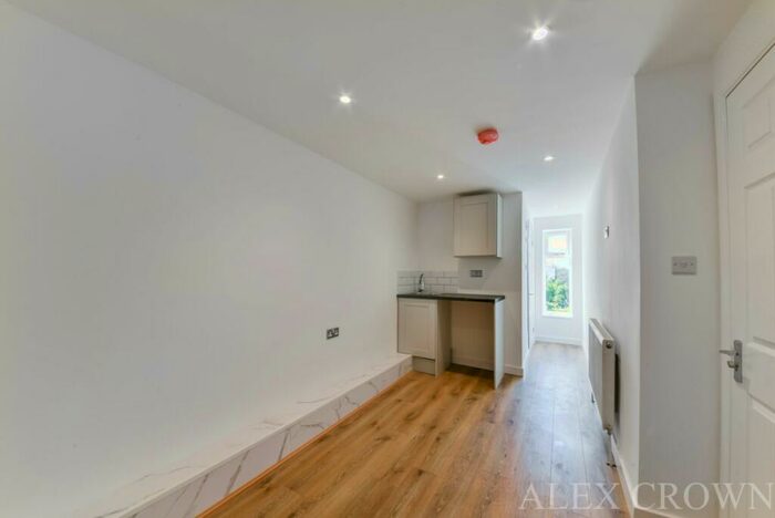 5 Bedroom Flat To Rent In Hoe Street, Leyton, E17