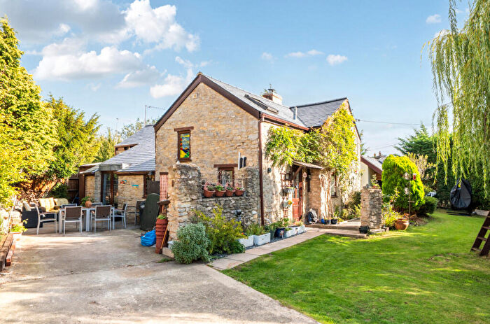 3 Bedroom Detached House For Sale In Fewcott Road, Fritwell, Bicester, OX27