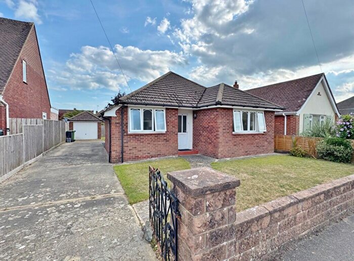 2 Bedroom Detached Bungalow For Sale In Court Mead, Drayton, PO6