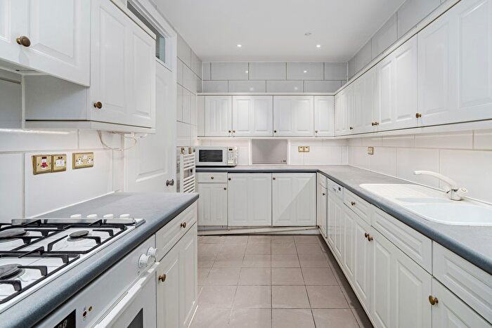 3 Bedroom Flat To Rent In Ormond Yard, St. James's, London, SW1Y