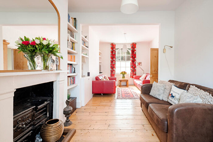 2 Bedroom Terraced House For Sale In Frome Street, London, N1