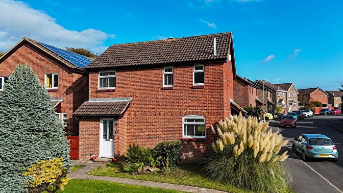 3 Bedroom Detached House For Sale In De Chardin Drive, Hastings, TN34