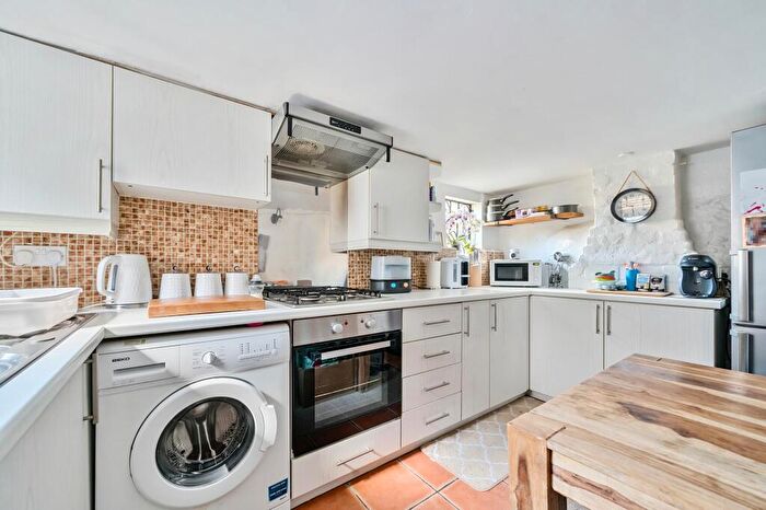 1 Bedroom Cottage For Sale In Arundel Road, Angmering, BN16