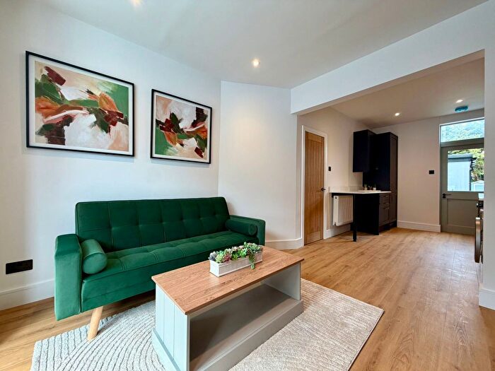 1 Bedroom Flat To Rent In Burlington Road, New Malden, KT3