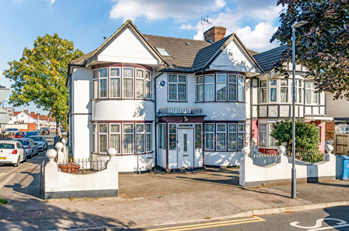 6 Bedroom Semi-Detached House For Sale In Kingshill Avenue, Kenton, HA3