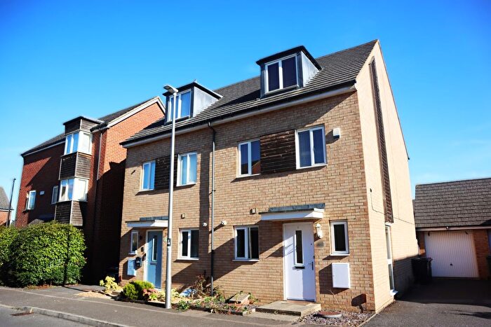 3 Bedroom Semi-Detached House To Rent In Blythebridge, Broughton, Milton Keynes, MK10