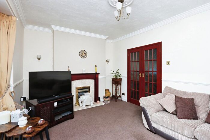 2 Bedroom Semi-Detached House For Sale In Newlands Avenue, Sheffield, South Yorkshire, S12