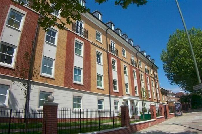 1 Bedroom Flat To Rent In Solomons Court, High Road, N12